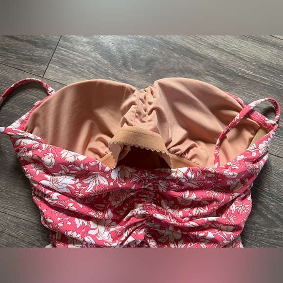 J. Crew Ruched sweetheart one-piece swimsuit in tossed floral. Size 8 - Picture 11 of 13